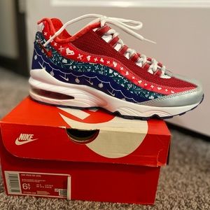 RARE- Nike, Christmas / Holiday - RARE!!! Ugly sweater. Collector item!